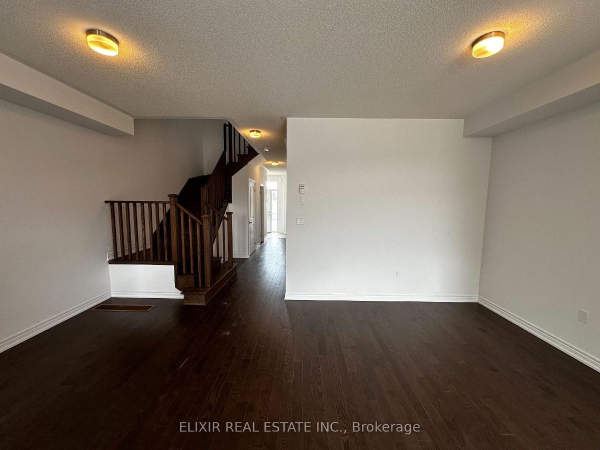 141 Fenchurch Manor — photo 5 of 24