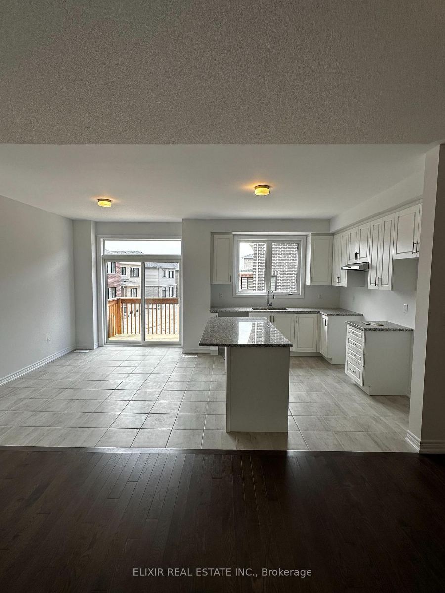 141 Fenchurch Manor — photo 7 of 24