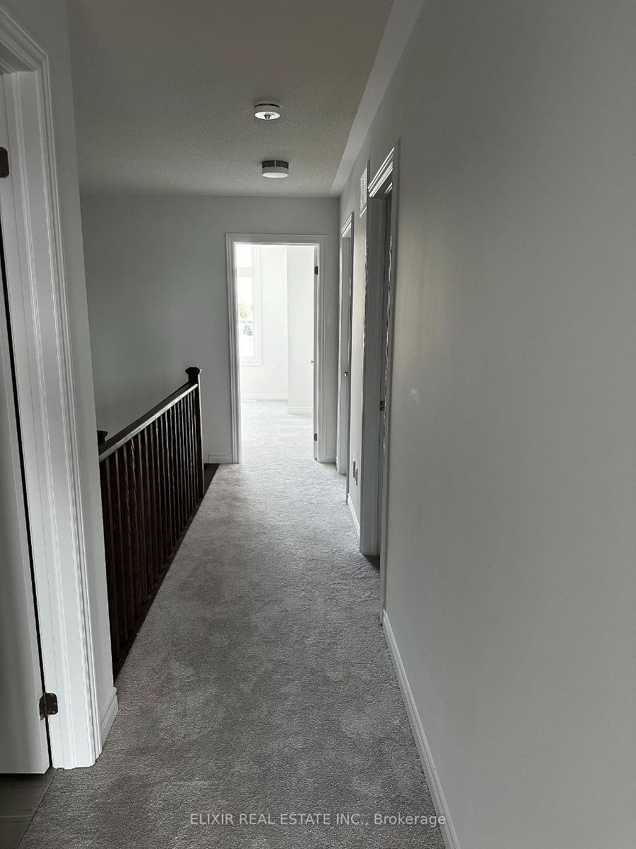 141 Fenchurch Manor — photo 9 of 24