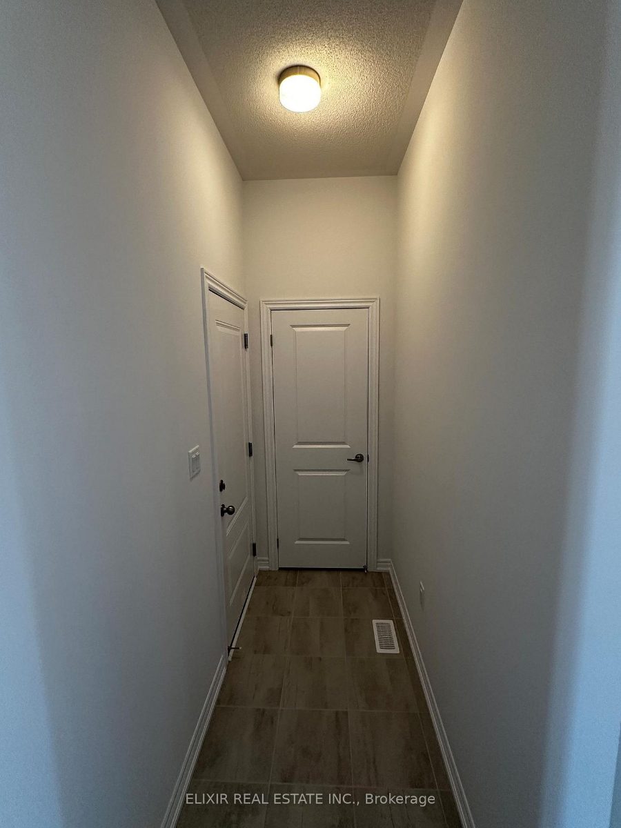 141 Fenchurch Manor — photo 11 of 24