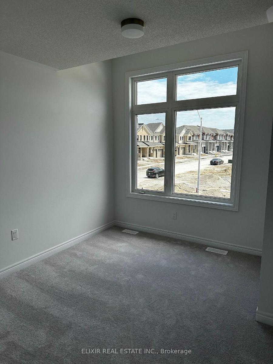 141 Fenchurch Manor — photo 13 of 24