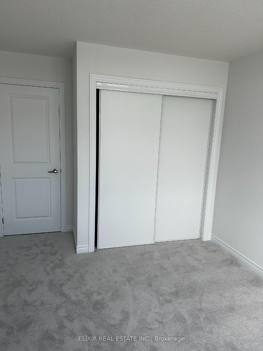 141 Fenchurch Manor — photo 17 of 24