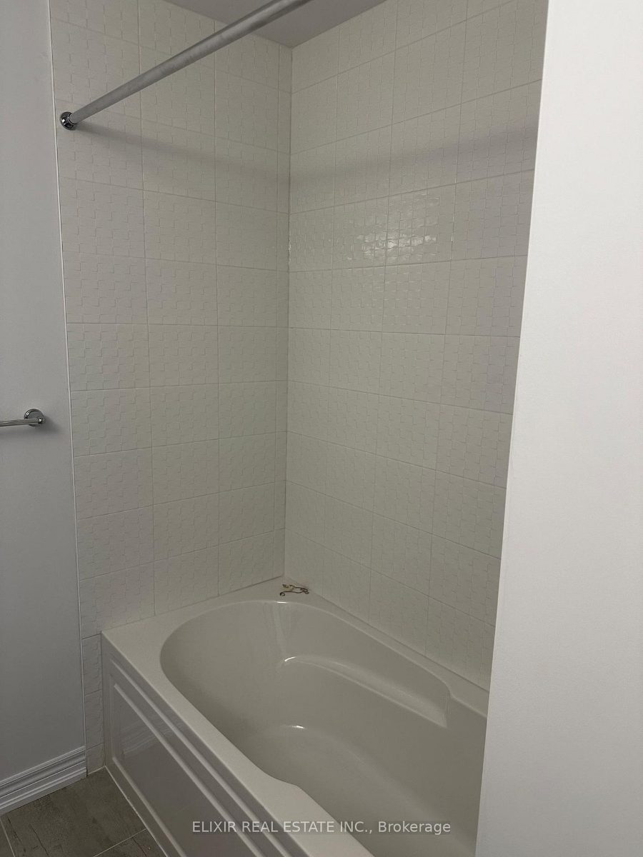 141 Fenchurch Manor — photo 18 of 24