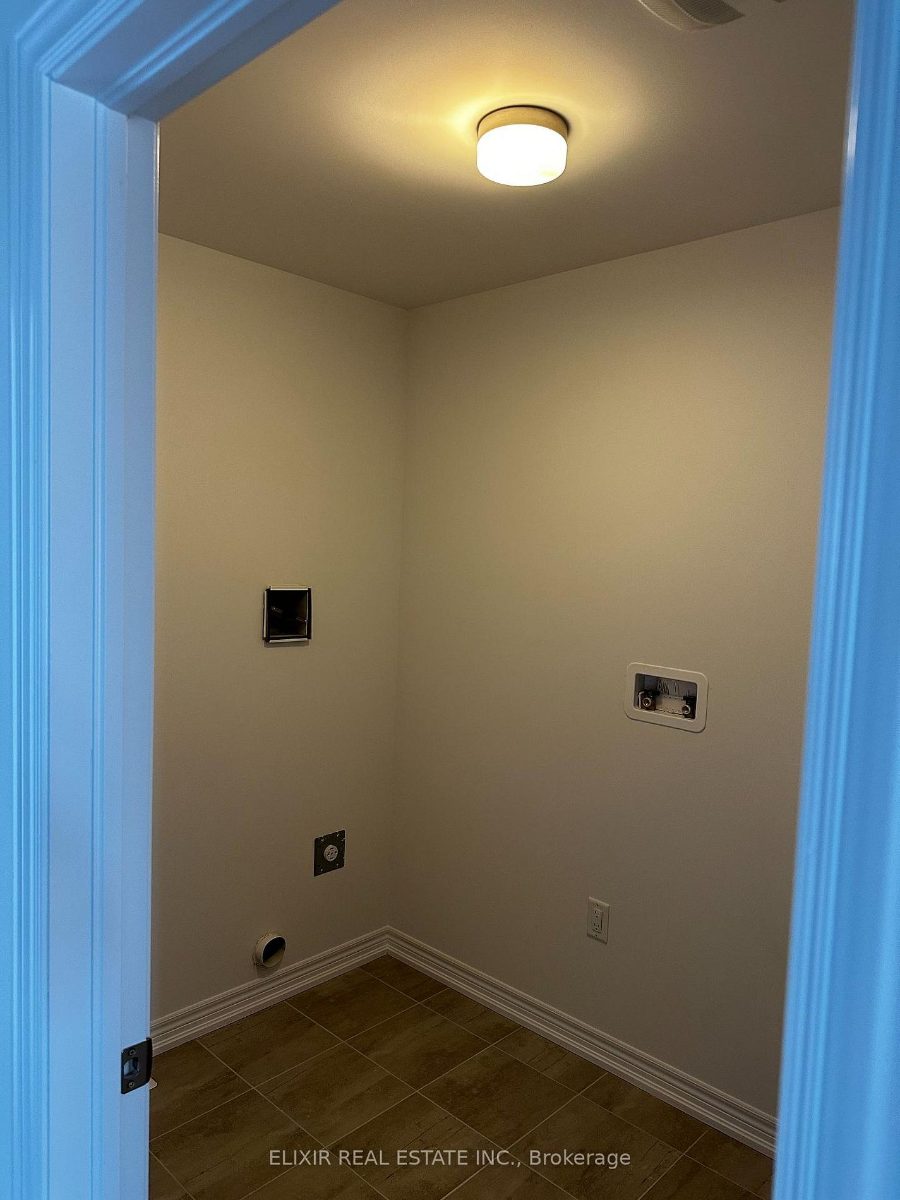 141 Fenchurch Manor — photo 22 of 24