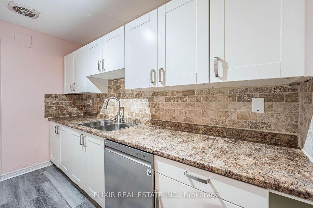 15 Elizabeth St N 605 — photo 12 of 20