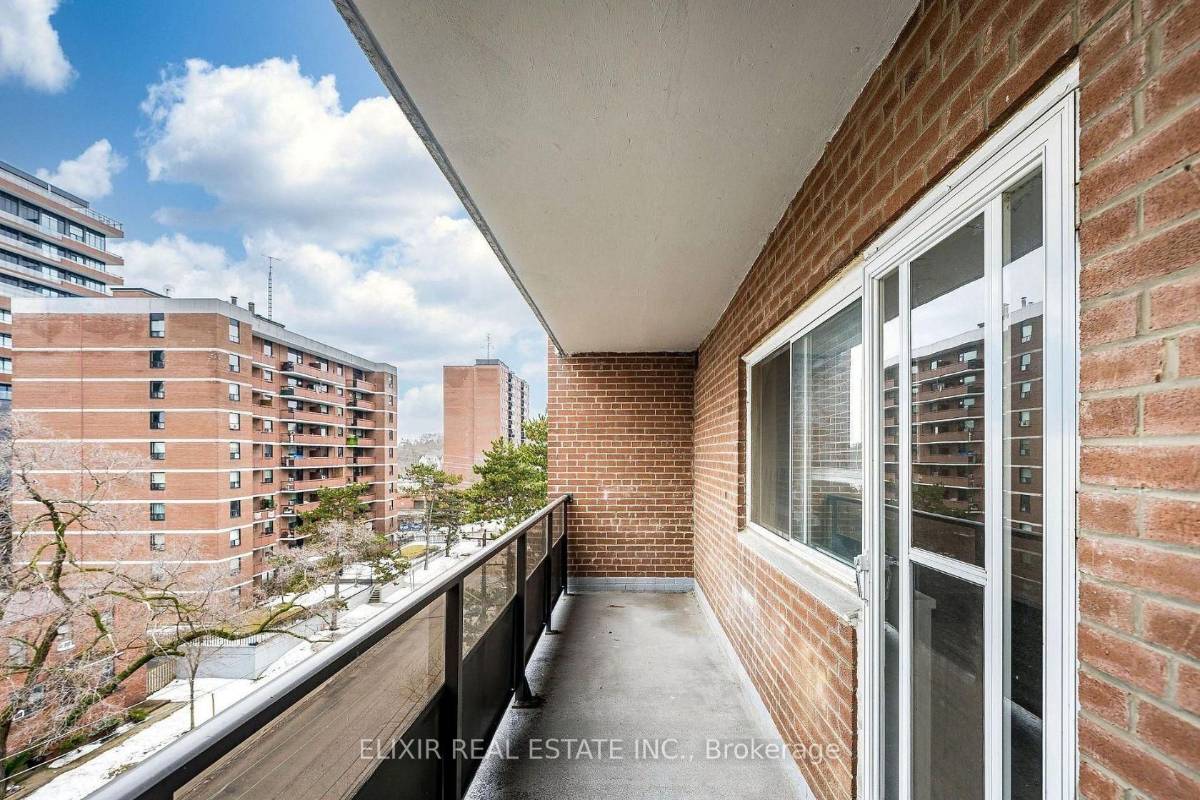 15 Elizabeth St N 605 — photo 19 of 20