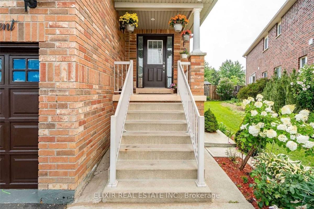 29 Timbertop Cres Upper Level — photo 2 of 22