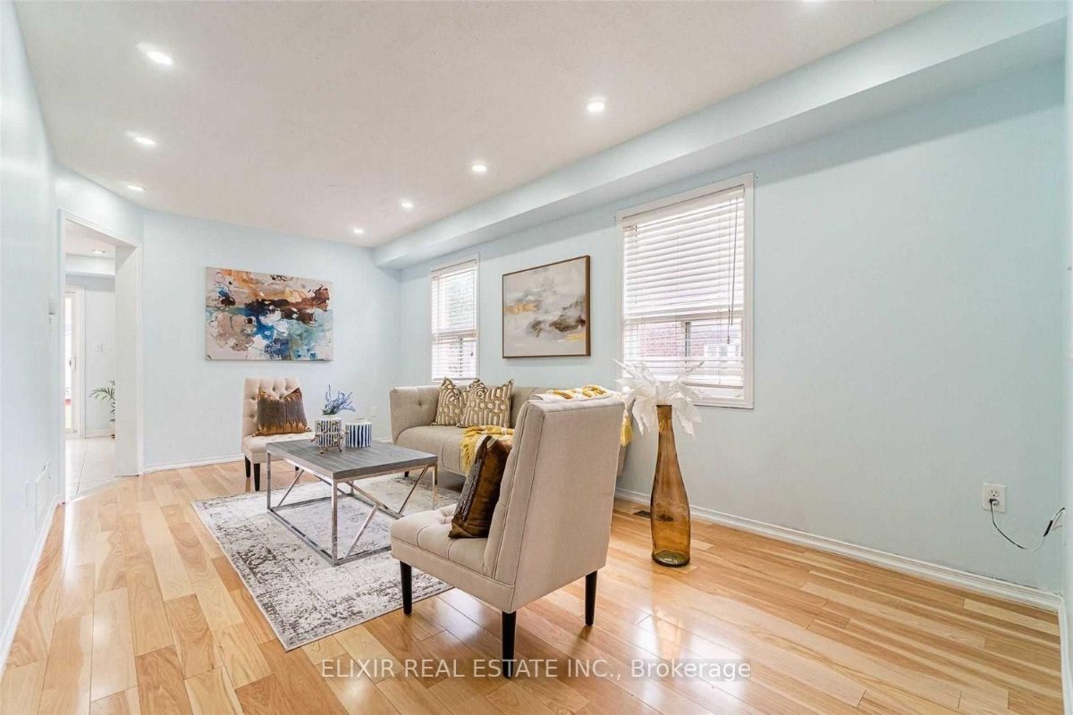 29 Timbertop Cres Upper Level — photo 7 of 22