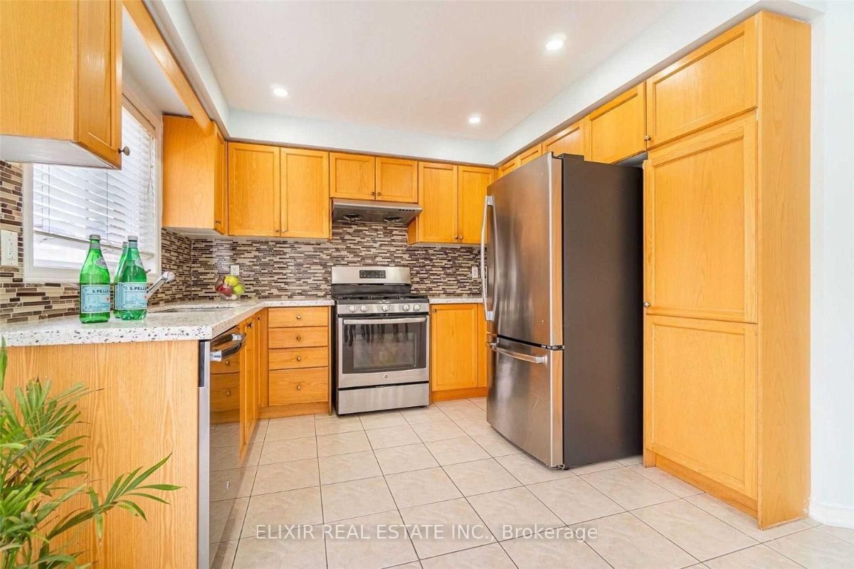 29 Timbertop Cres Upper Level — photo 11 of 22