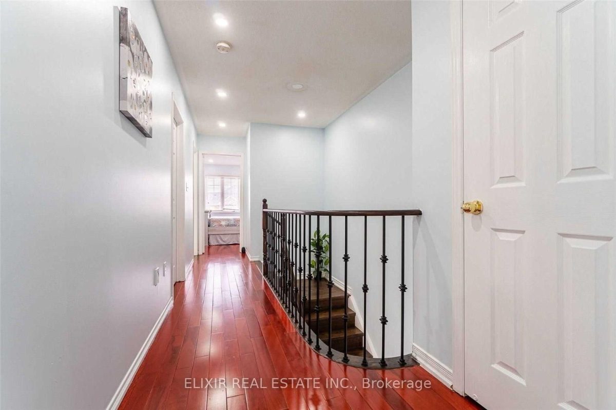 29 Timbertop Cres Upper Level — photo 14 of 22