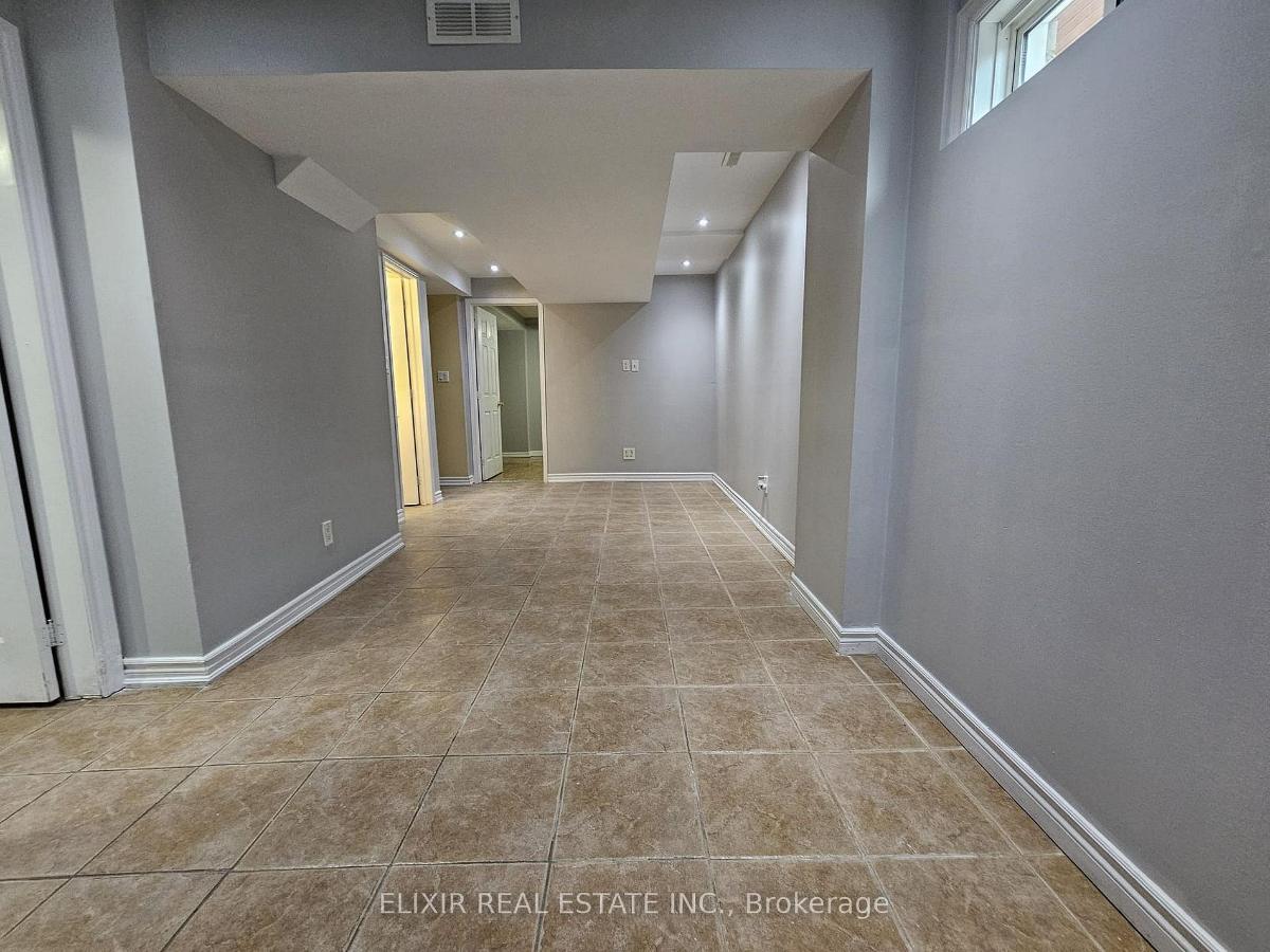 4 Lonestar Cres Basement — photo 4 of 10