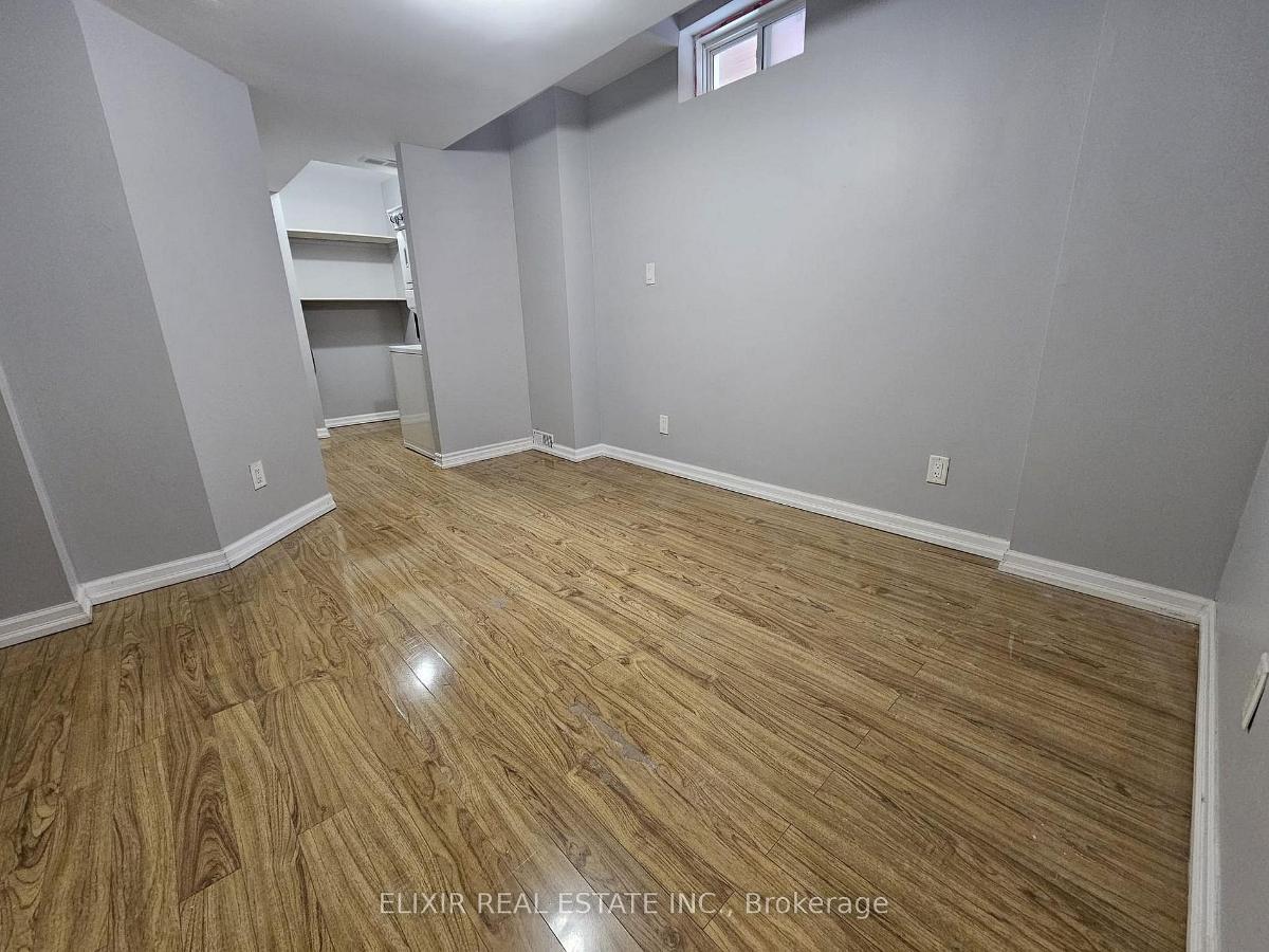 4 Lonestar Cres Basement — photo 7 of 10