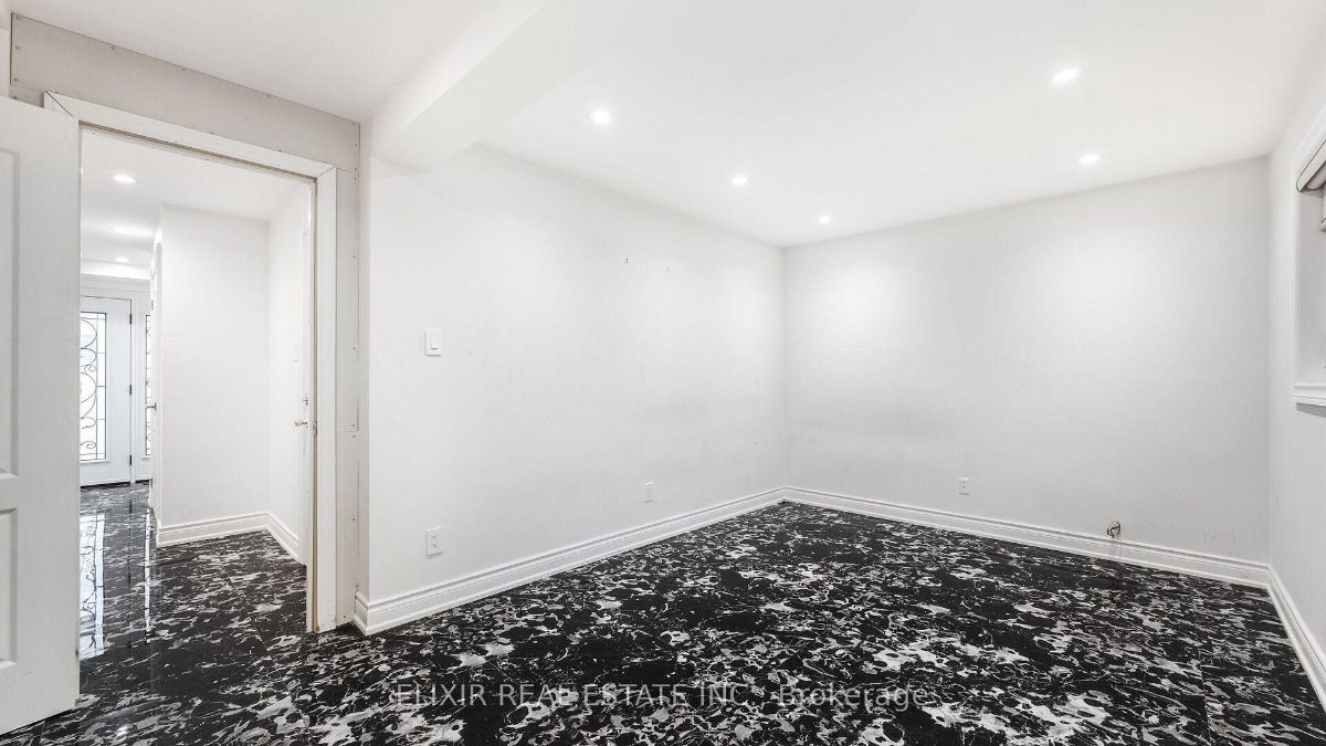 43 Bromley Cres — photo 7 of 29