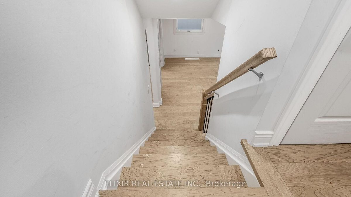 43 Bromley Cres — photo 25 of 29