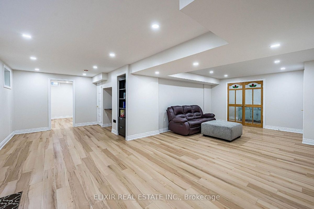 76 North Riverdale Dr — photo 29 of 44